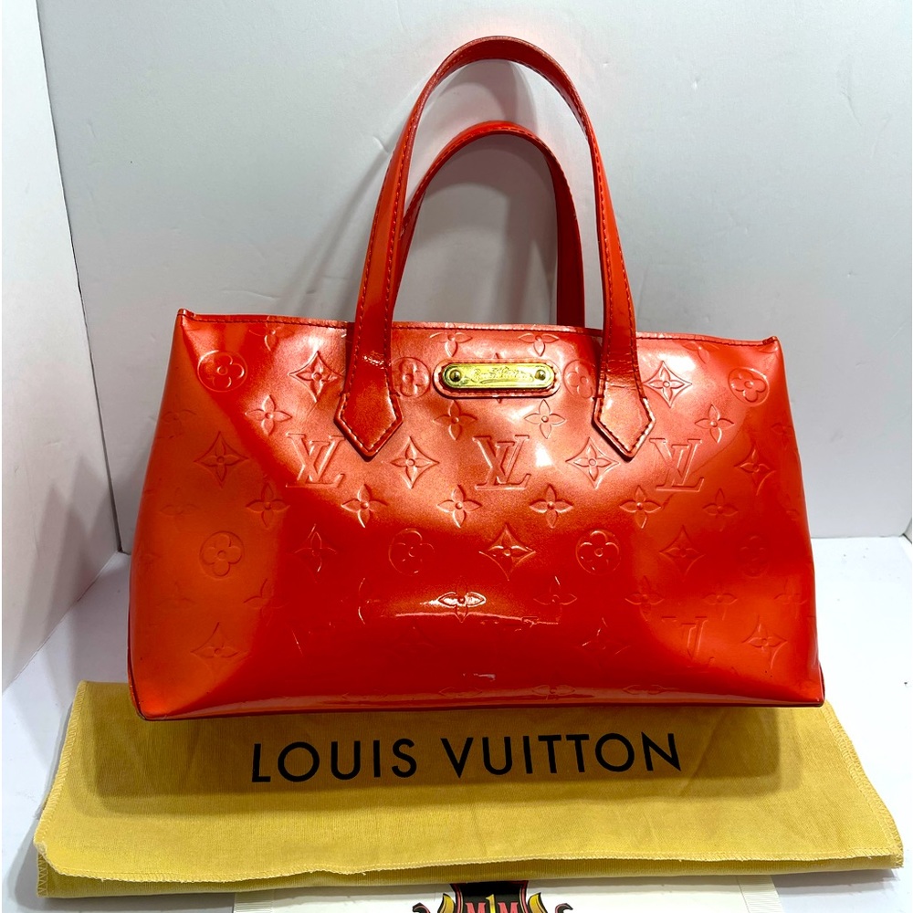 Louis Vuitton Wilshire in Vernis Red, comes with dust bag.